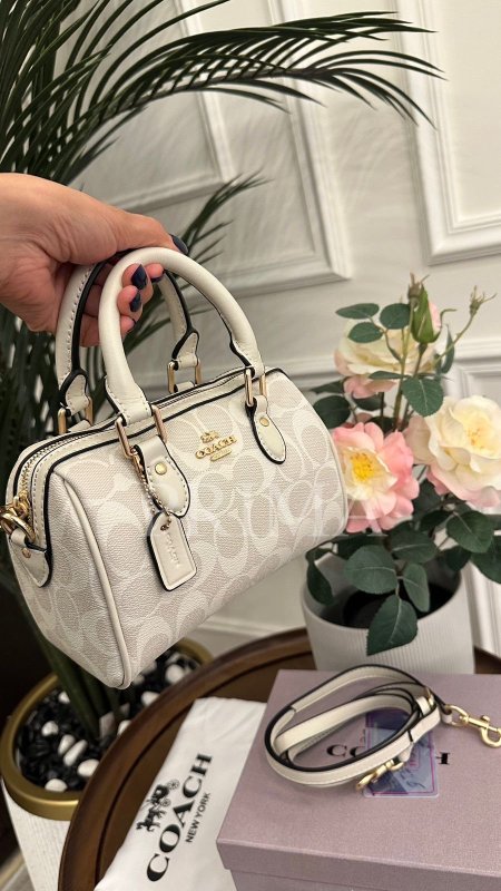 حقيبة روان ساتشيل من كوتش .حقيبة ميني كوروس بودي حقيبة ترند وكواليتي عالي مختومة مع علبة هدايا قاعدة 19*13 سم