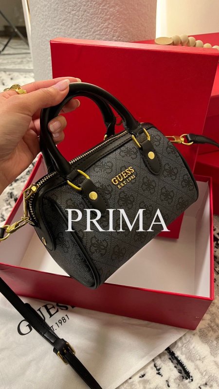 حقيبة يد صغيرةً من جيس (Guess) بتصميم اسطواني صغير . كوالتي عالي فل باكج مختومة مع بوكس قاعدة 19 سم