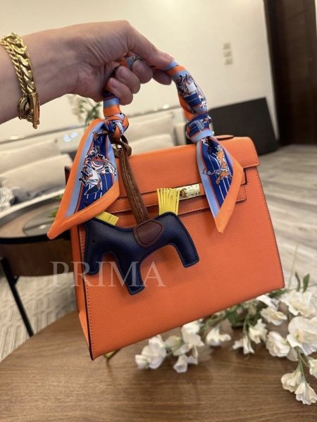 ايرميز كيلي جلد كواليتي عالي مع سكارف وميدالية حصان غير مختومة قاعدة 25 سم