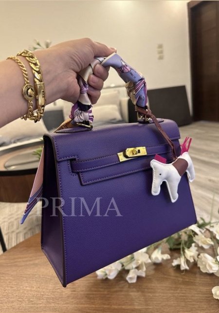 ايرميز كيلي جلد كواليتي عالي مع سكارف وميدالية حصان غير مختومة قاعدة 25 سم