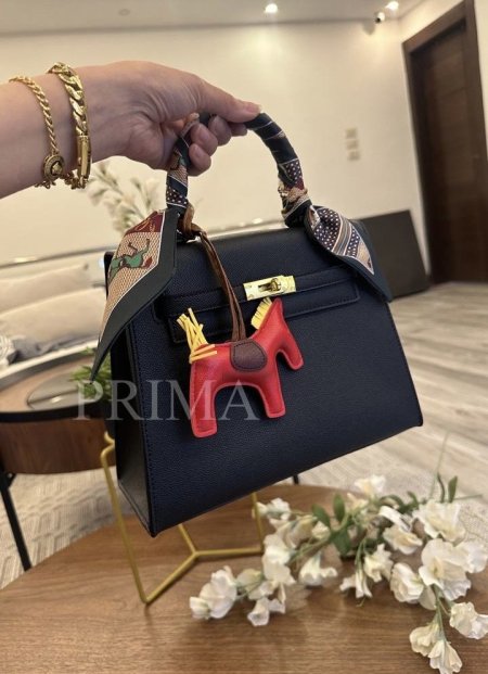 ايرميز كيلي جلد كواليتي عالي مع سكارف وميدالية حصان غير مختومة قاعدة 25 سم