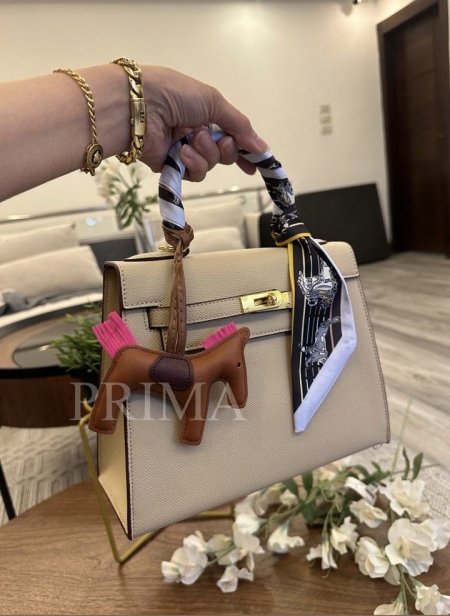 ايرميز كيلي جلد كواليتي عالي مع سكارف وميدالية حصان غير مختومة قاعدة 25 سم