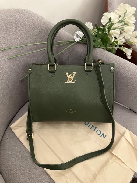 حقيبة لويس فيتون استعمال يومي رائعة وجودة عالية مختومة قاعدة 30 سم