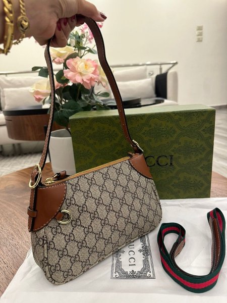 حقيبة جوتشي (Gucci) بتصميم GG Emblem أو Ophidia.حقيبة ميني معها حزامين كروس بودي او يد جودة عالية فل باكج مختومة ومع بوكس قاعدة 22 سم
