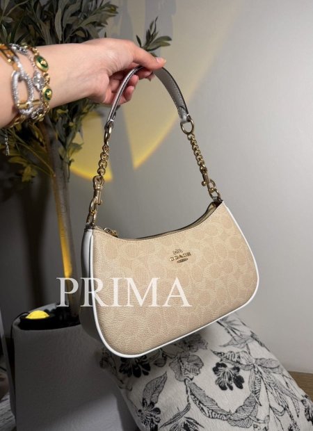 حقيبة تيري من كوتش . حقيبة رائعة متعددة الاستخدامات ذات جودة عالية وتصميم أنيق مختومة فل باكجً مع بوكس ومعها خزانين قصير  للكتف وطويل قاعدة 24 سم