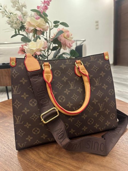 حقيبة لويس فيتون استعمال يومي رائعة وجودة عالية مختومة قاعدة 30 سم