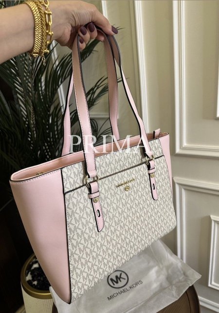 حقيبة Charlotte Large Logo and Leather Top-Zip Tote Bag من العلامة التجارية مايكل كورس (Michael Kors).حقيبة يومية مناسبة لجميع الاحتياجات جودة عالية مختومة وقاعدة 32 سم