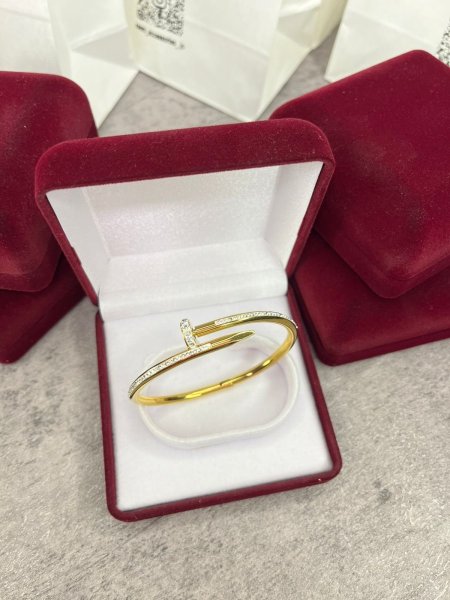 اسوارة مسمار دهبي ستراس