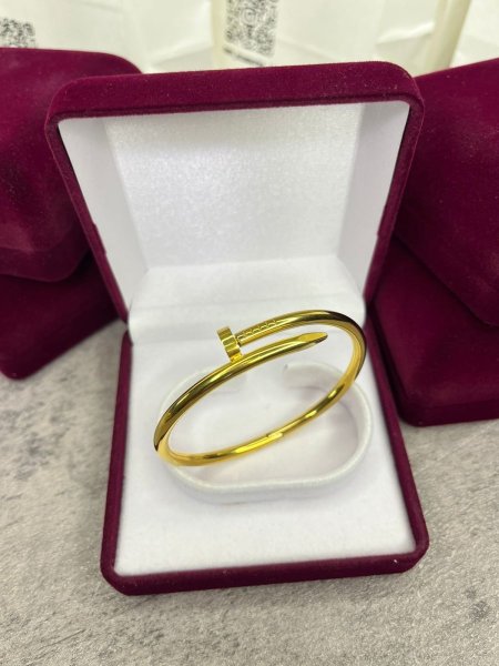 اسوارة مسمار ذهبي