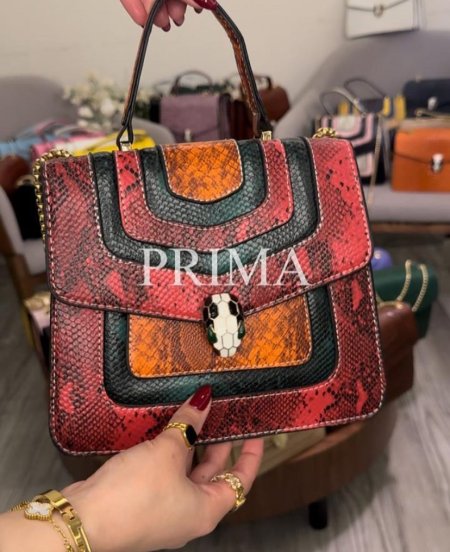 احمر
