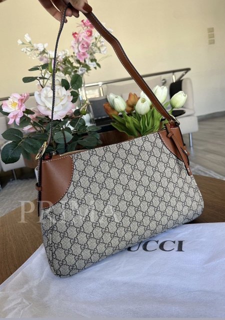 حقيبة Gucci GG Emblem . حقيبة رائعة حجم كبير مناسب للاستخدام اليومي ذات جودة عالية مختومة وقاعدة 35 سم