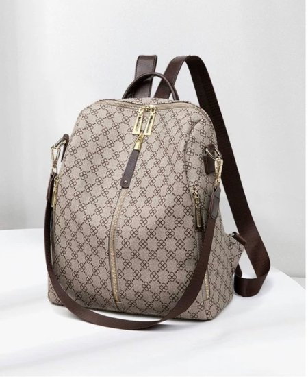 حقيبة ظهر نسائية أنيقة  بنقوش أحادية اللون باللون البني مع سحابات متعددة وأشرطة قابلة للتعديل.جودة عالية وسعر خرافي قاعدة 32 سم وارتفاع 33